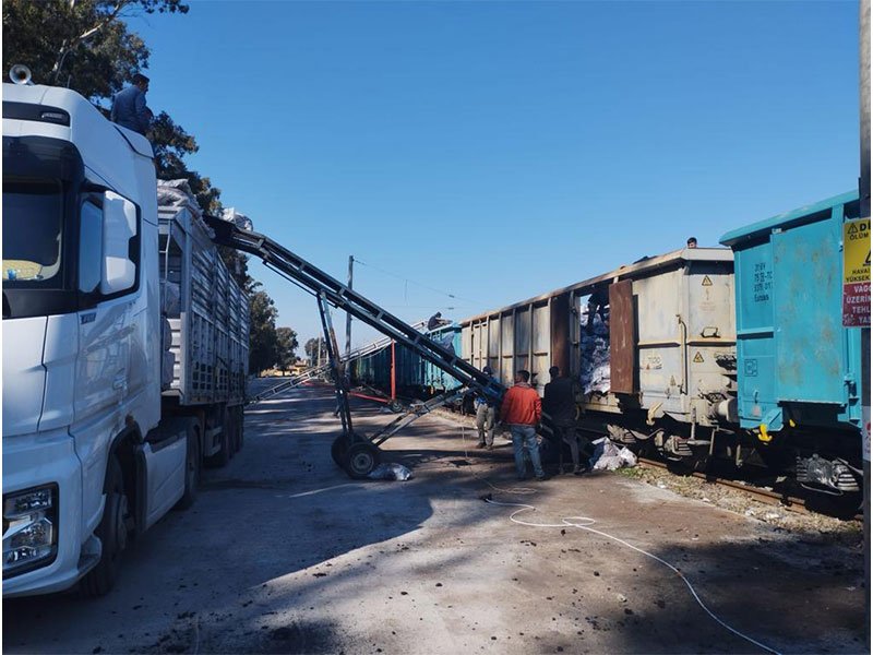 1tdbkk-1 DEMİRYOLCULAR ASRIN FELAKETİNİN YARALARINI SARIYOR..