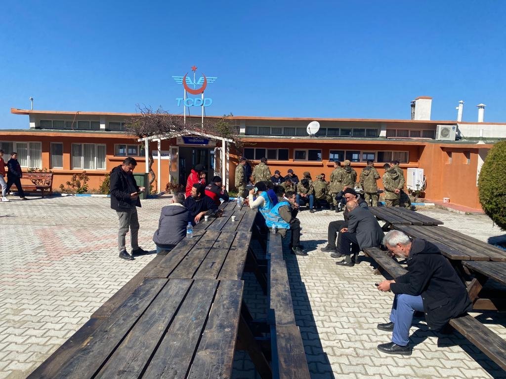 Fo7ef2SWYAELlsm-1 TCDD TESİSLERİ KAPILARINI DEPREMZEDELERE AÇTI