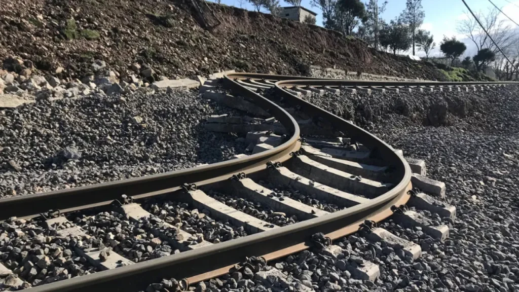 deprem_ray_1-1-1024x576 DEPREM DEMİRYOLU HATLARINI DA ETKİLEDİ