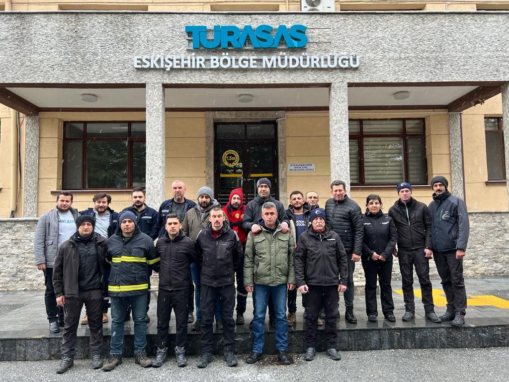 turasas_yardim_3-1 DEMİRYOLCULAR ASRIN FELAKETİNİN YARALARINI SARIYOR..