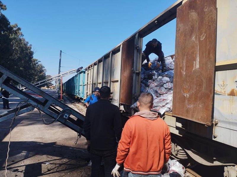 3tdbkk-1 DEPREM BÖLGESİNE KATAR KATAR KÖMÜR VE YAŞAM MALZEMESİ GÖNDERİLDİ