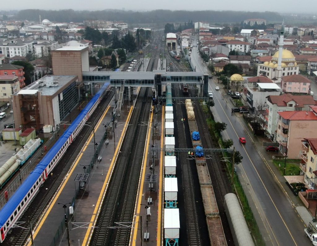 EQOkA3B4du-1-1024x794 Sakarya Kardeşlik Kenti İçin İskenderun’a Konteynerler Sevk Edildi.